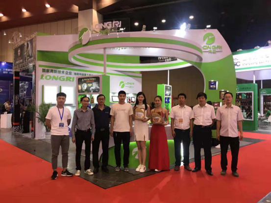 恭贺龙日润滑油在中国润滑油品牌峰会上被评为百强企业